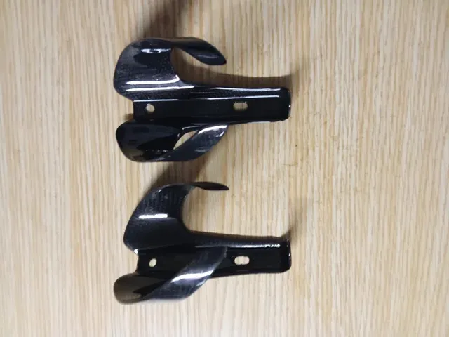 JUEGO PORTABIDONES PARA BICICLETA FIBRA DE CARBONO