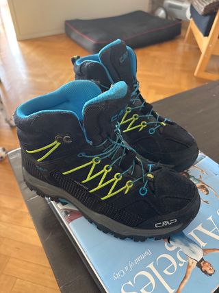 Botas CMP niño waterproof negras y azules
