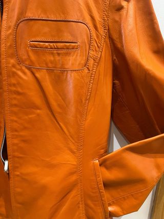 Americana de piel mujer naranja