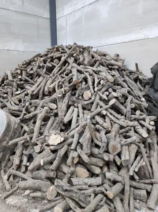Leña para chimenea o barbacoa