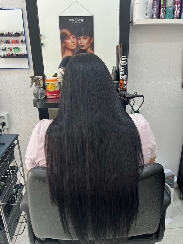 Extensiones de cabello castaño y multicolor