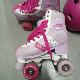 Patines de niña rosas y morados con casco a juego