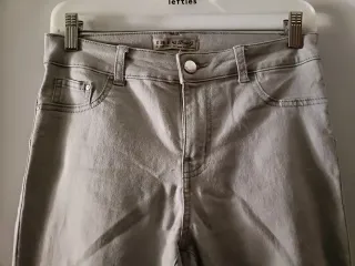 Pantalones vaqueros grises claros