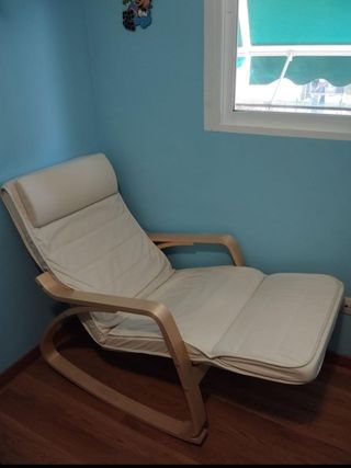 Silla Mecedora con apoyabrazos y reposapiés