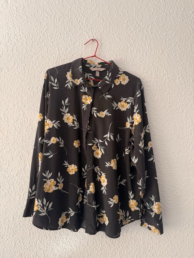 Camisa H&M floral gris oscuro talla 46