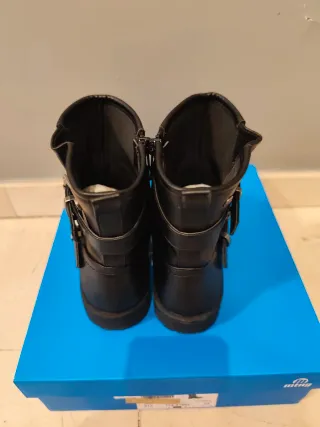 Botas MTNG niña negras con hebillas