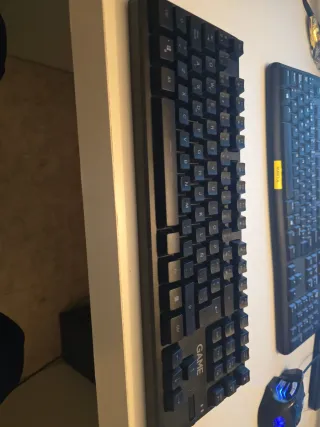 Teclado inalámbrico negro
