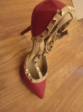 Zapatos de tacón rojos y dorados T40