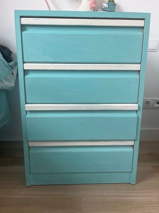 Cajonera azul y blanca pintada