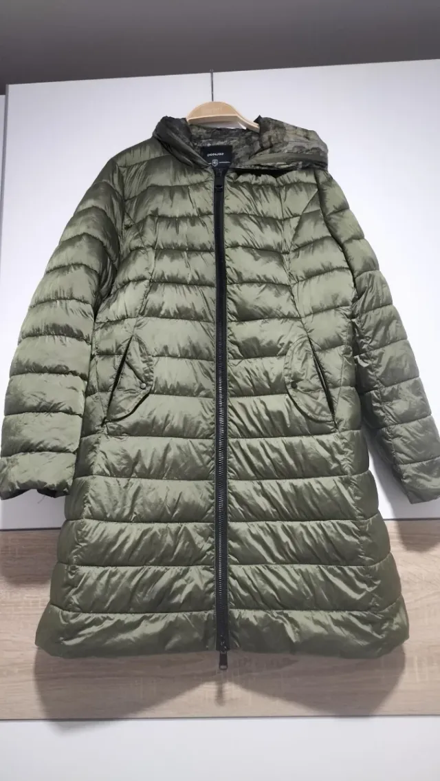 Abrigo Donjaz verde acolchado con capucha