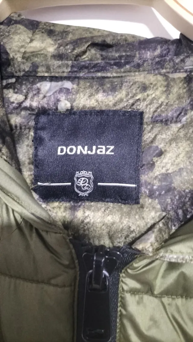 Abrigo Donjaz verde acolchado con capucha