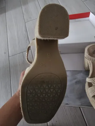 Sandalias Xti Beige precio original 60€