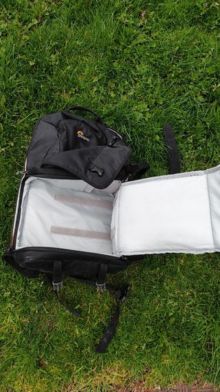 Mochila fotografía Lowepro negra. Muy poco uso.