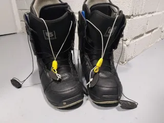 Tabla de Snowboard con Funda  Botas burton Casco