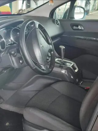 Peugeot 5008 2015