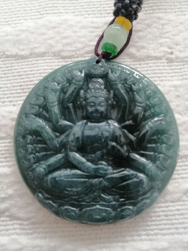 Ciondolo Giada Naturale Buddha Mille Braccia