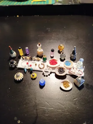 Lote miniaturas: perfumes y joyas