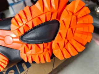 Zapatillas Sandic para correr azul y naranja