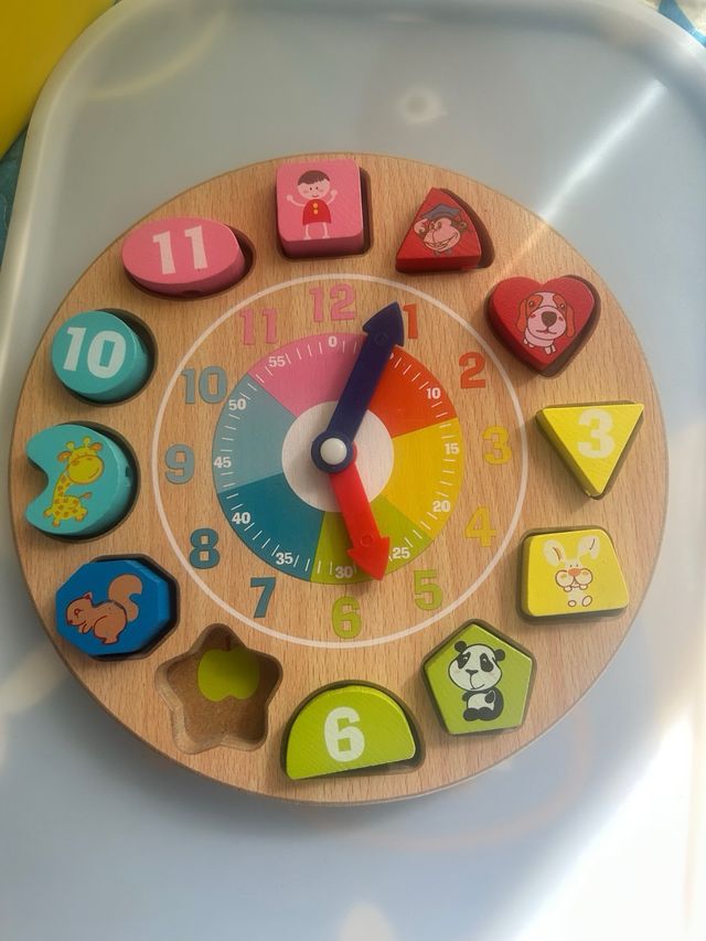 Reloj de madera para niños