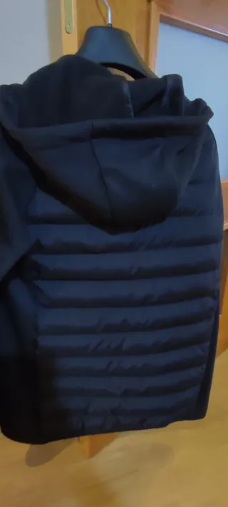 Chaqueta  acolchada McKenzie Negra. Ap nas uso.
