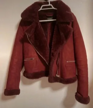 Chaqueta Pull&Bear pelo roja