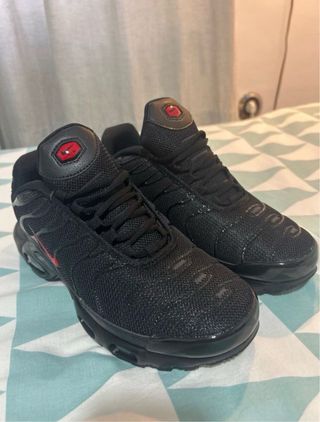 Nike TN Air Max Plus Negras Rojas