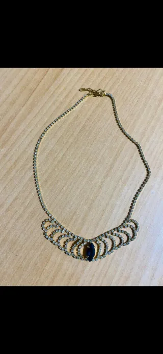 Collana antica con pietra blu