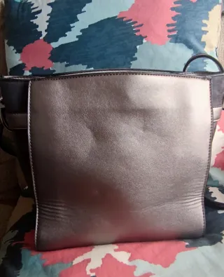 Bolso de hombro plateado 