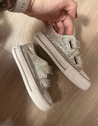 Deportivas niña plateadas con velcro talla 27