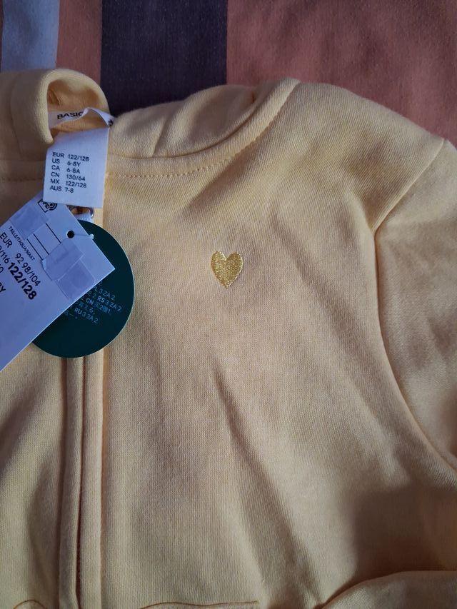 Chaqueta amarilla con Talla 6-8 años