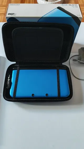 Nintendo 3DS XL Blue + 5 giochi + accessori 