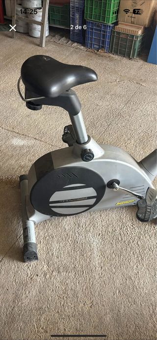 Bicicleta estática gris