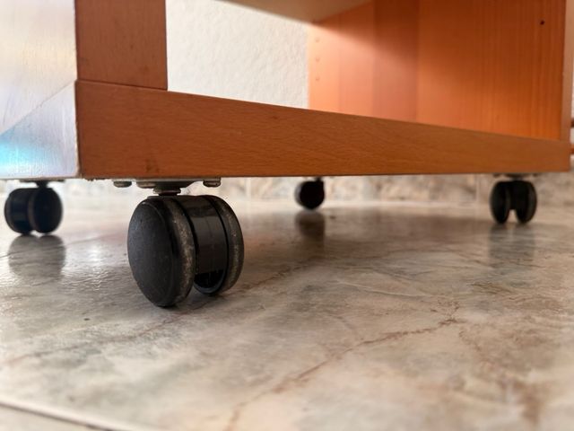 Mueble Kallax Ikea con ruedas