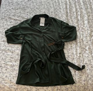 Vestido verde Zara con cinturón