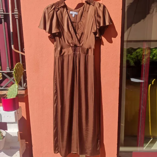Vestido largo marrón satinado