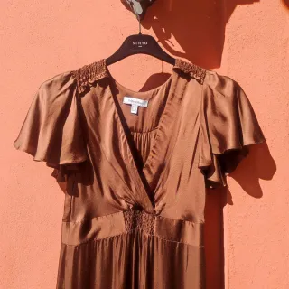 Vestido largo marrón satinado
