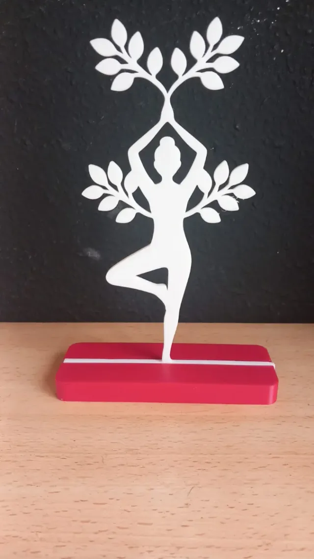 Figura 3D Mujer Árbol Yoga