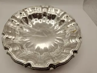 Bandeja de alpaca con relieve