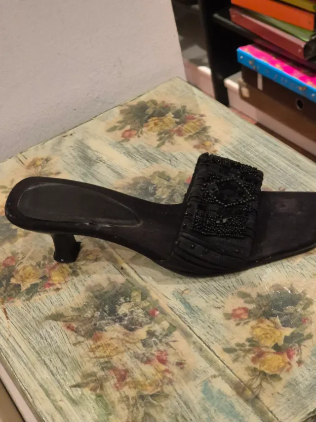 Sabot camoscio nero con perline