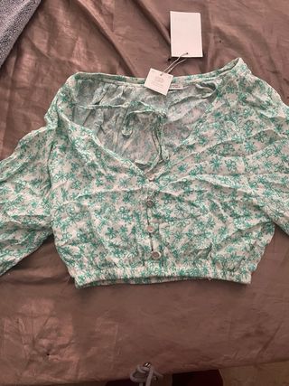 Blusa floral verde y blanca