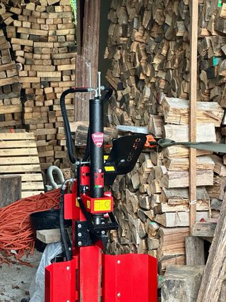 SE ALQUILA Astilladora Leña Ceccato 10T 220v