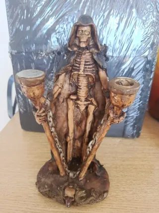 Figura esqueleto portavelas