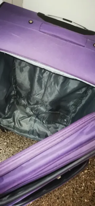 Maleta morada grande, 