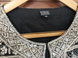 Chaqueta de pedrería negra y plateada