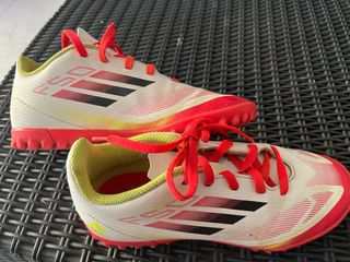 Botas de fútbol Adidas F50 de niño