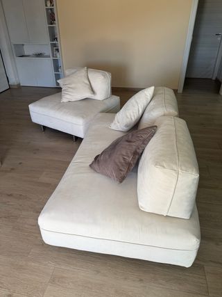 Divano beige 2 posti come nuovo