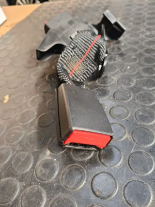 Enganche trasero izquierdo Renault Clio III