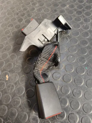 Enganche trasero izquierdo Renault Clio III