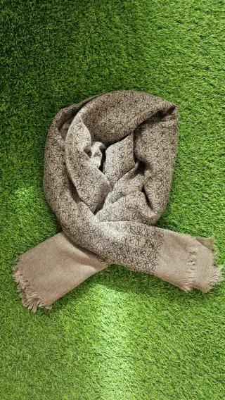 Pashmina beige y negra con estampado