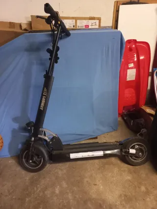 Patinete eléctrico negro